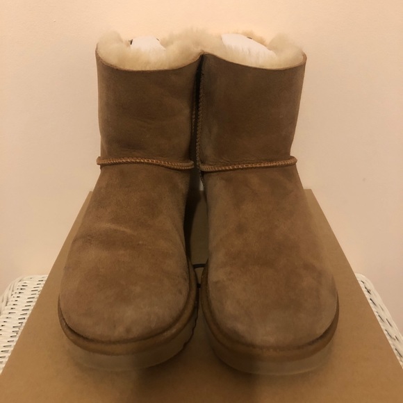 SOLD Arielle Uggs 9 - Picture 3 of 6